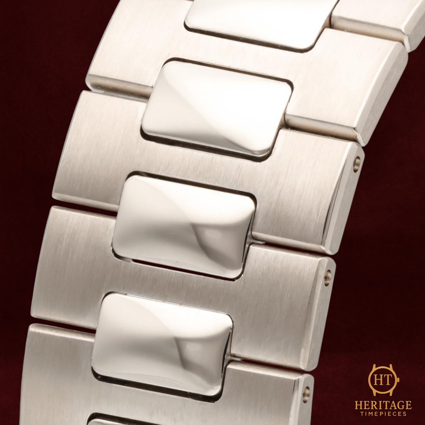 Patek Philippe Nautilus “Blue Dial White Gold” – Reference 5811/1G-001 (2022) TA