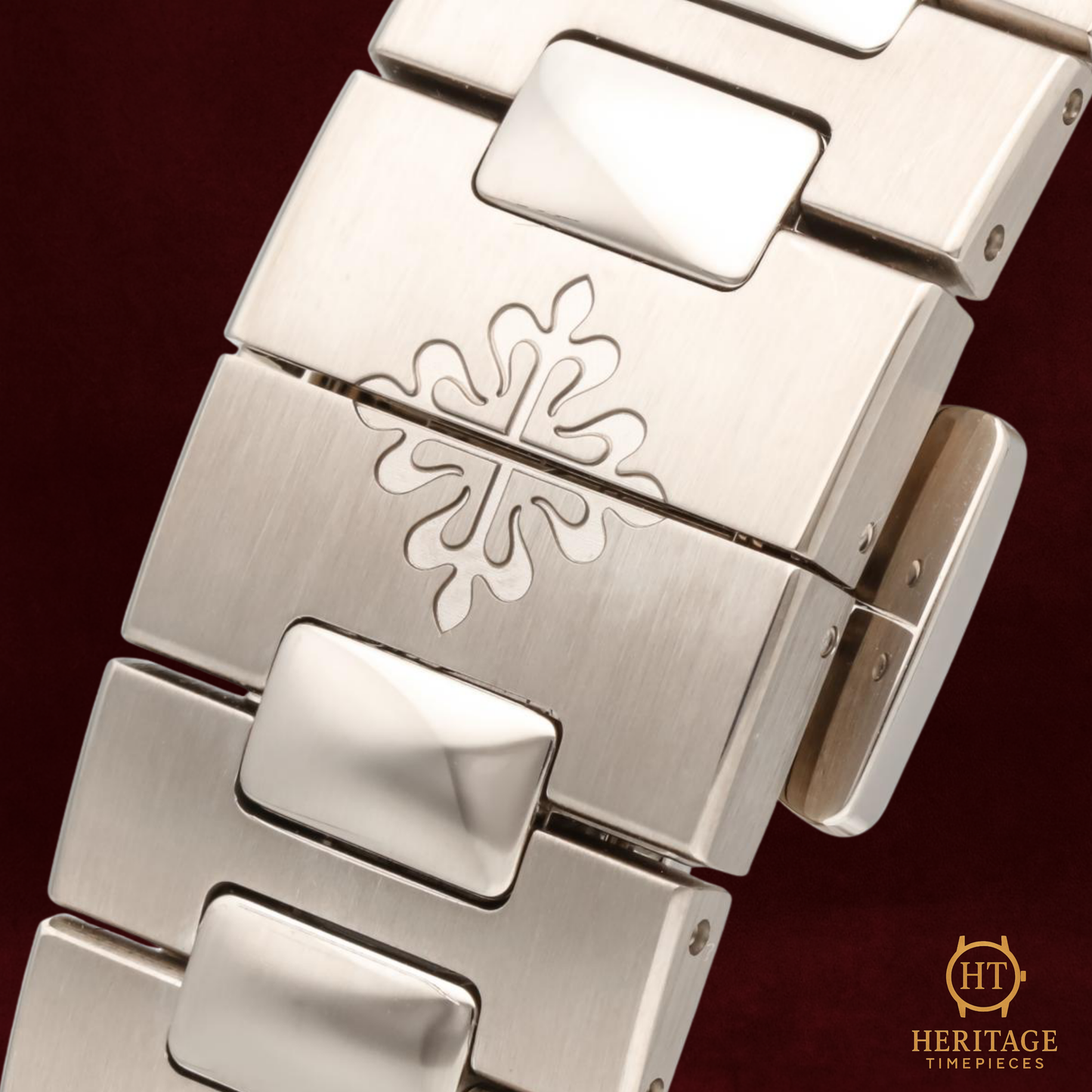 Patek Philippe Nautilus “Blue Dial White Gold” – Reference 5811/1G-001 (2022) TA