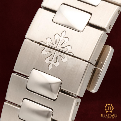 Patek Philippe Nautilus “Blue Dial White Gold” – Reference 5811/1G-001 (2022) TA