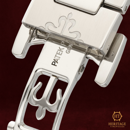 Patek Philippe Nautilus Ladies ‘Blue Dial – Stainless Steel’ – Reference 7118/1200A-001 (2020)