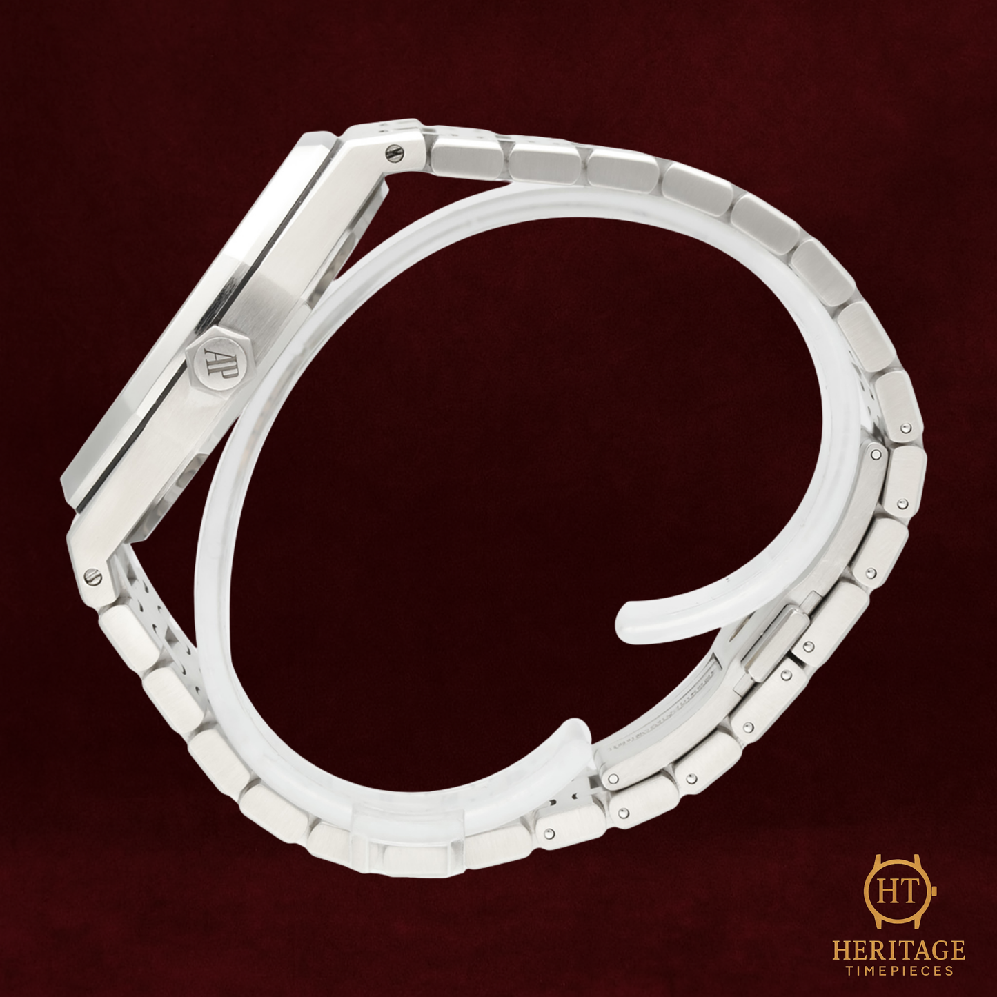 Audemars Piguet Royal Oak ’Stainless Steel White Dial Classic’ – Reference 15400ST.OO.1220ST.02 (2016)