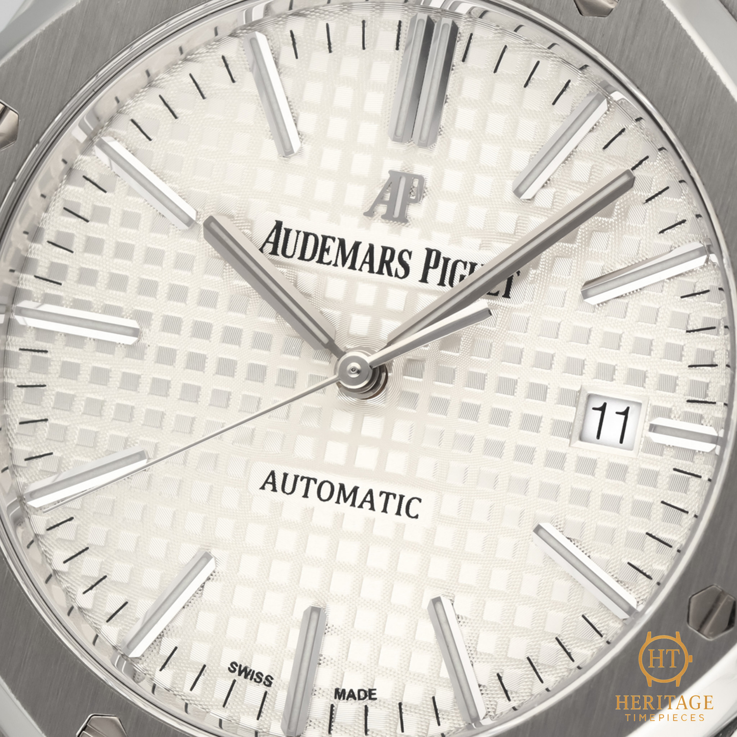 Audemars Piguet Royal Oak ’Stainless Steel White Dial Classic’ – Reference 15400ST.OO.1220ST.02 (2016)