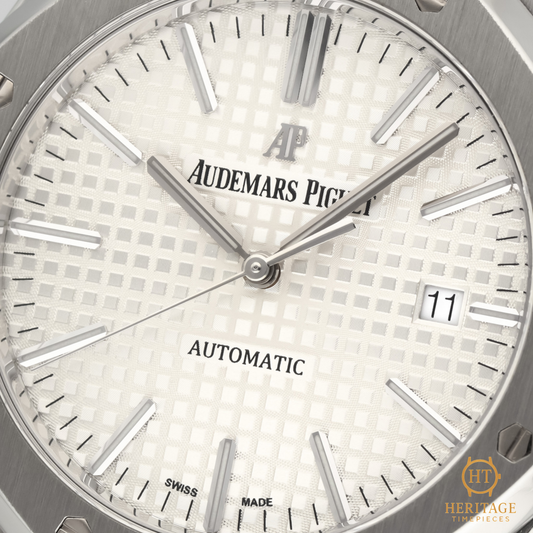 Audemars Piguet Royal Oak ’Stainless Steel White Dial Classic’ – Reference 15400ST.OO.1220ST.02 (2016)