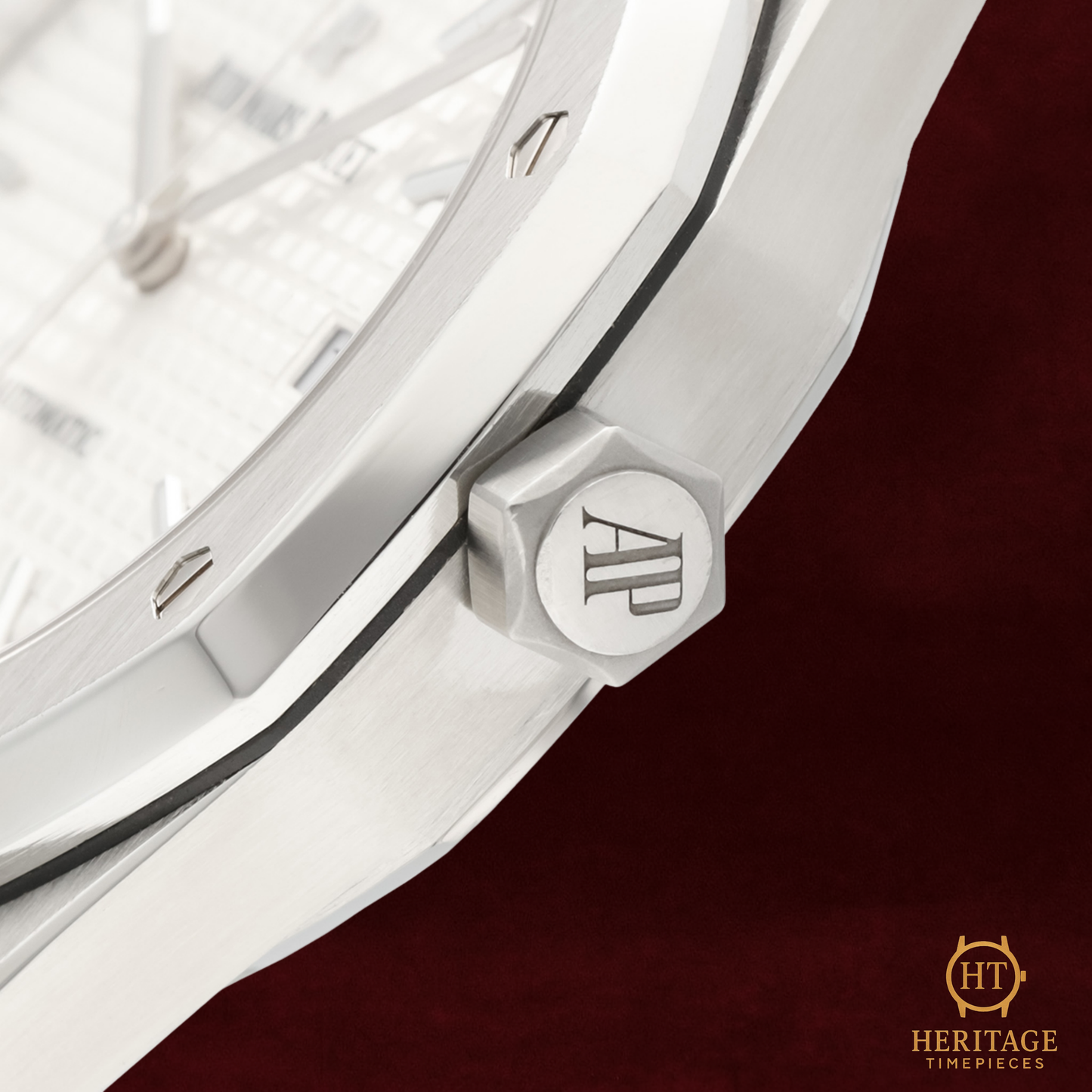 Audemars Piguet Royal Oak ’Stainless Steel White Dial Classic’ – Reference 15400ST.OO.1220ST.02 (2016)