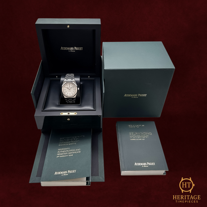 Audemars Piguet Royal Oak ’Stainless Steel White Dial Classic’ – Reference 15400ST.OO.1220ST.02 (2016)